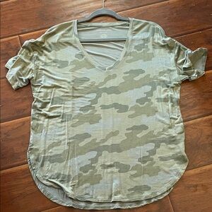 American Eagle Outfitters Green Camo V-Neck Tee